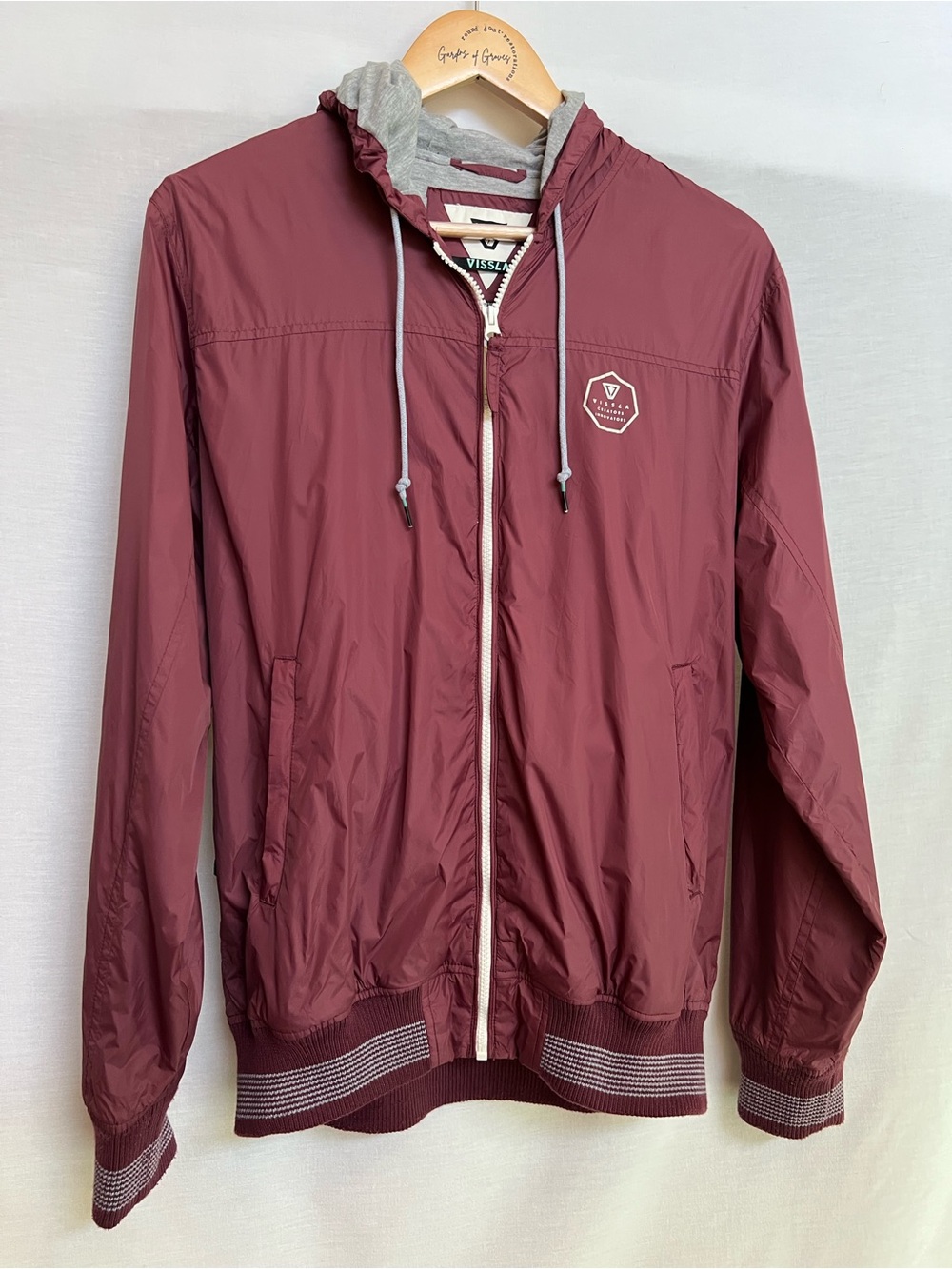 VISSLA Men's Burgundy Hooded Windbreaker with Grey Lining